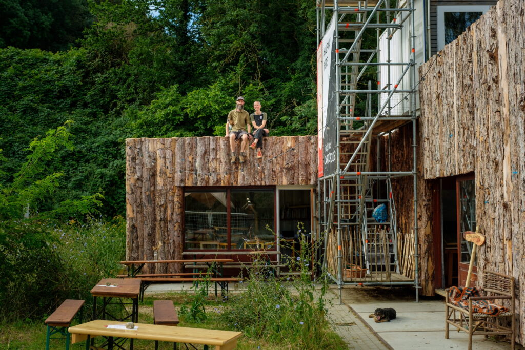 Remy & Marlies van bureau Dear Hunter